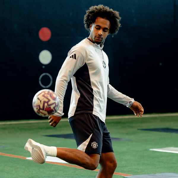 zirkzee-excited-to-work-under-carrick