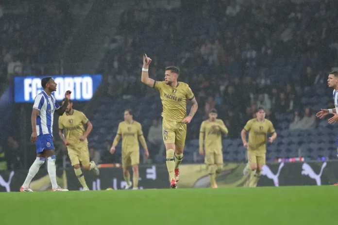 united-miss-out-on-late-swoop-for-colossal-defender-who-has-been-“undisputed-leader”-of-side’s-defence-–-report