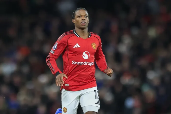 carrick-says-forgotten-star-is-“chomping-at-the-bit”-to-get-involved-in-first-team-action