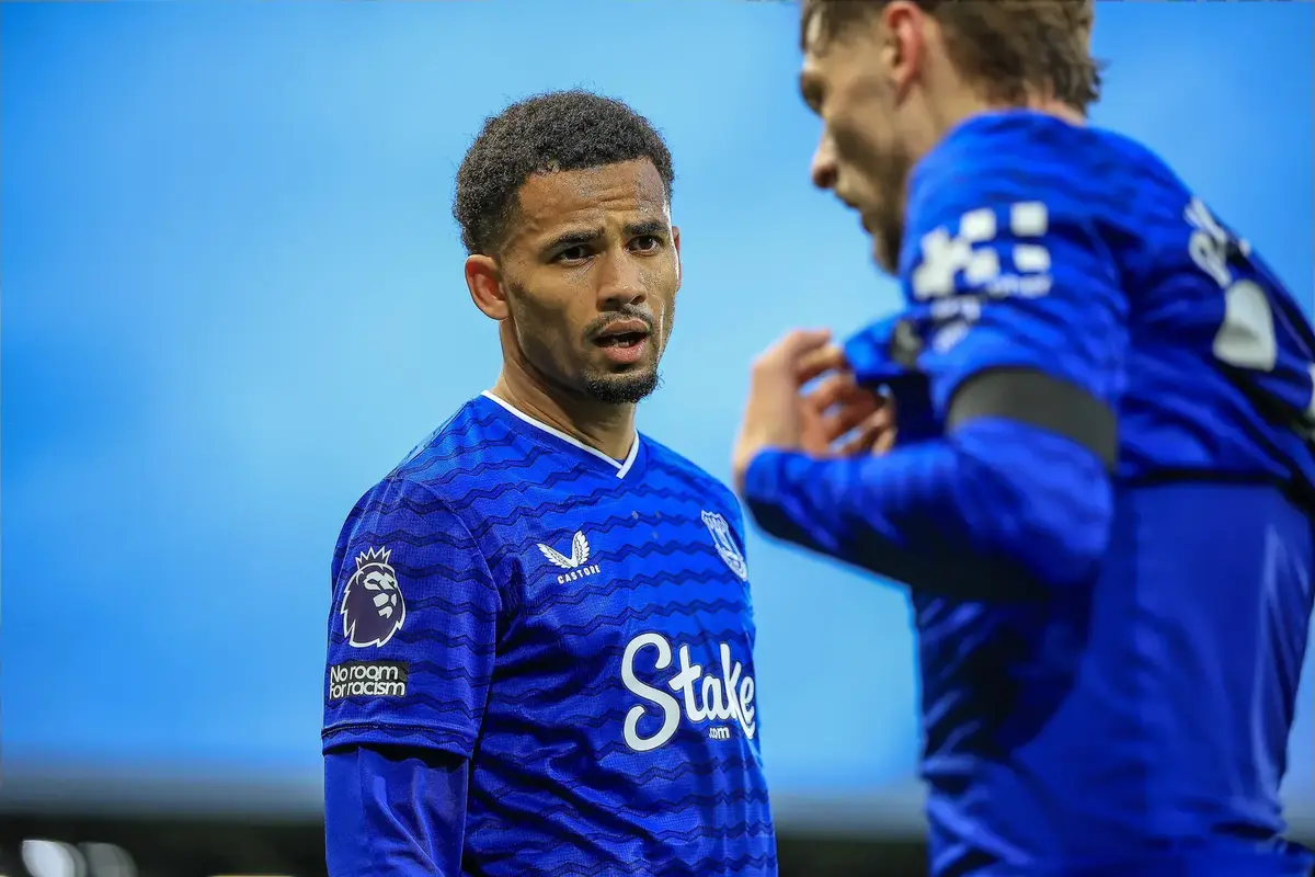 everton-set-out-iliman-ndiaye-transfer-stance-as-man-utd-consider-summer-“push”-for-winger