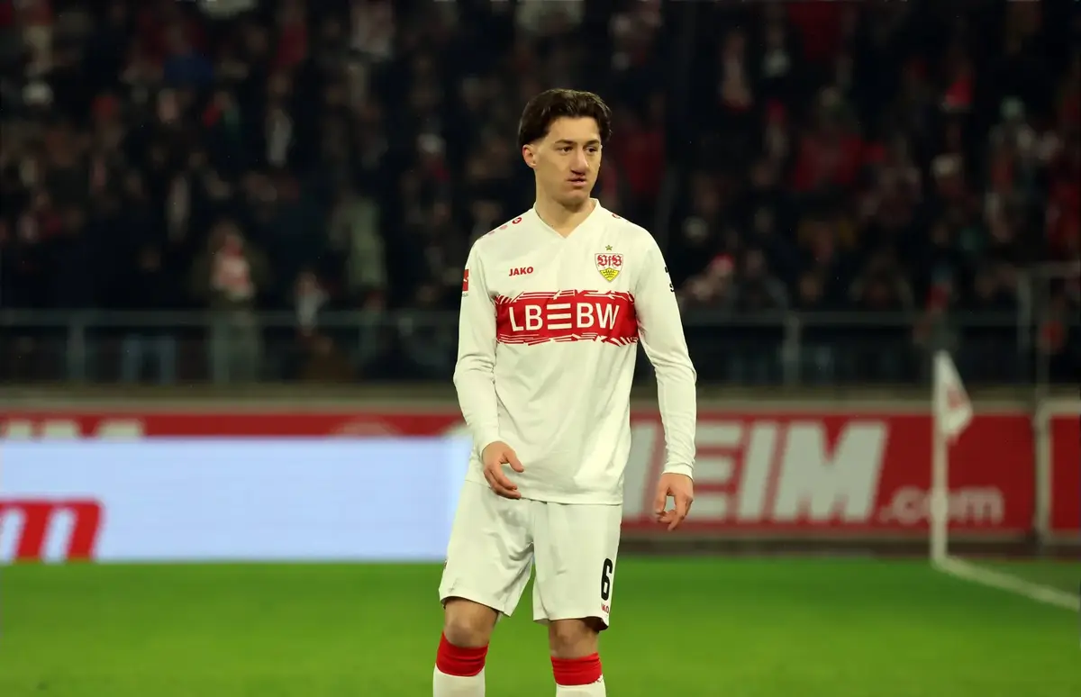 man-utd-weigh-up-surprise-swoop-for-35m-bundesliga-star-who-is-“high”-on-club’s-5-man-midfield-shortlist