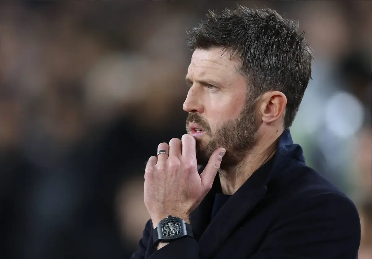 carrick-says-man-utd-will-have-to-sign-player-for-“important-position”-this-summer