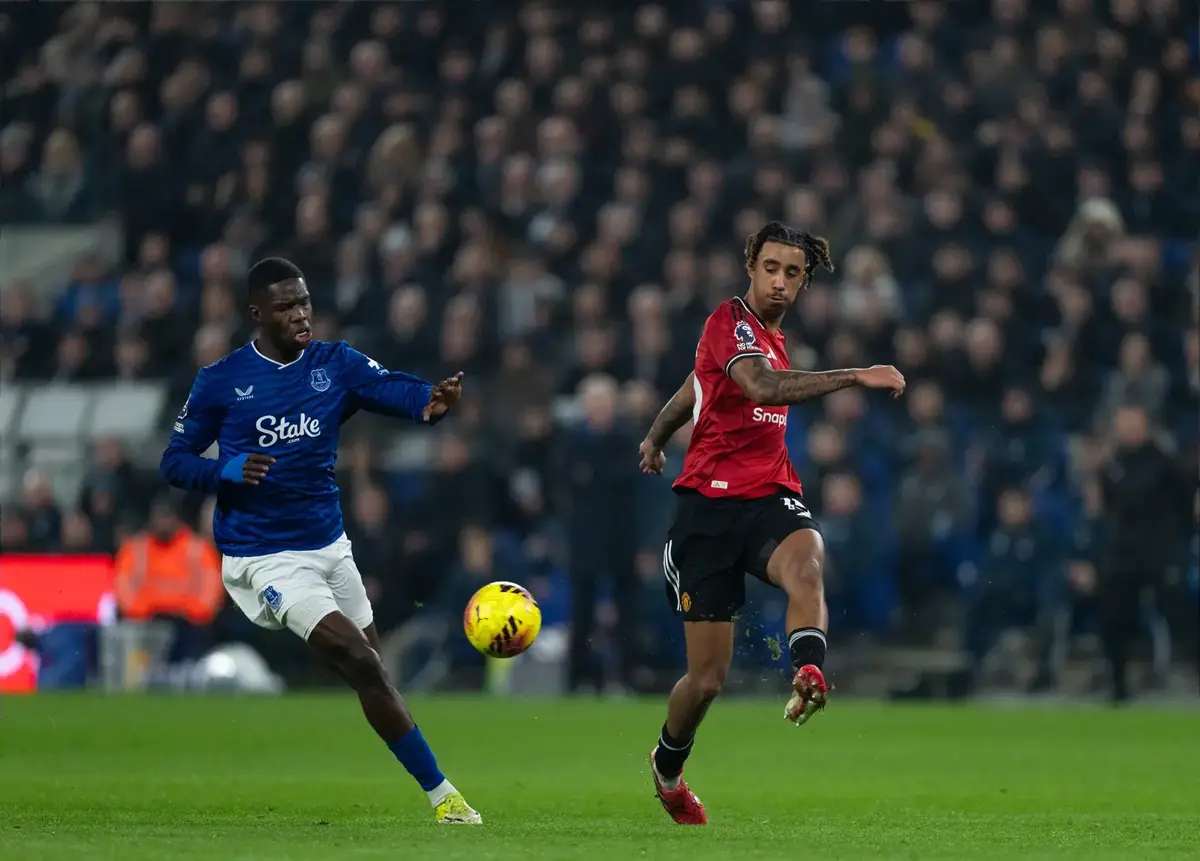 100%-tackles,-100%-ground-duels-won,-100%-long-balls:-united-star-showed-carrick-what-he-can-bring-to-the-table-vs-everton