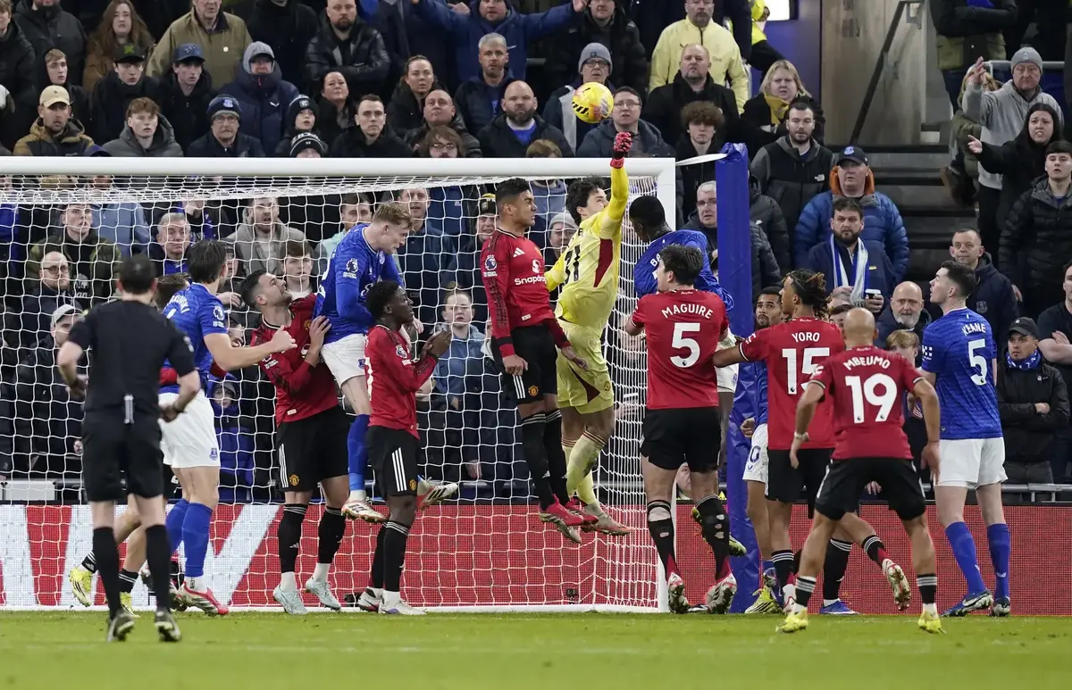 10-clearances,-0-tackles,-0-interceptions:-mighty-united-star-did-the-dirty-work-against-one-trick-ponies-everton