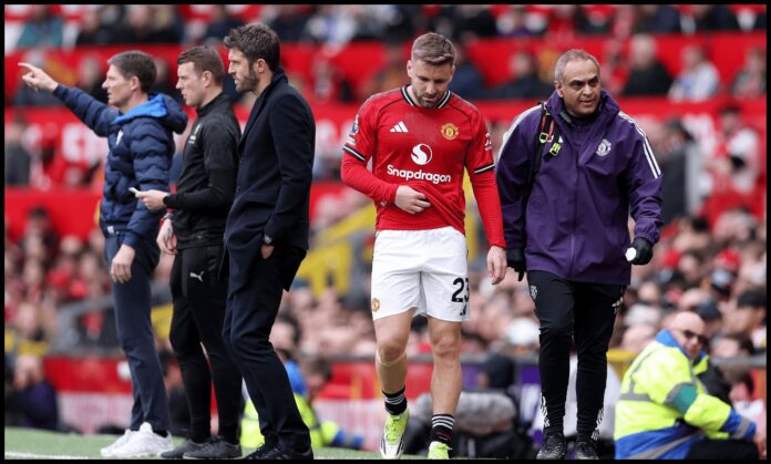 as-well-as-shaw:-man-utd-star-who’s-started-every-game-under-carrick-was-spotted-going-down-tunnel-with-medical-staff