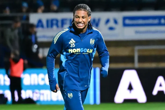 reliable-journalist-confirms-man-utd-are-in-“battle”-with-arsenal-and-chelsea-for-centre-back