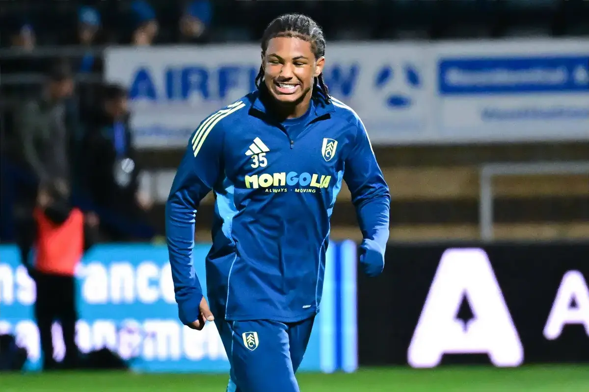 reliable-journalist-confirms-man-utd-are-in-“battle”-with-arsenal-and-chelsea-for-centre-back