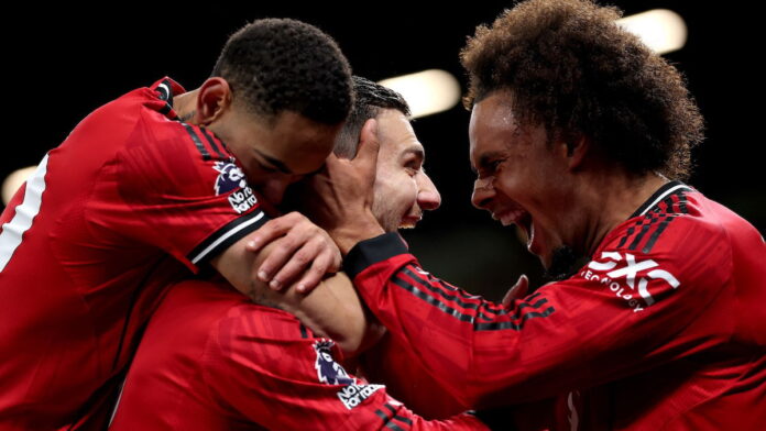 “everybody-enjoys-it”:-united-ace-explains-unique-dressing-room-role-that-sets-the-mood-ahead-of-games