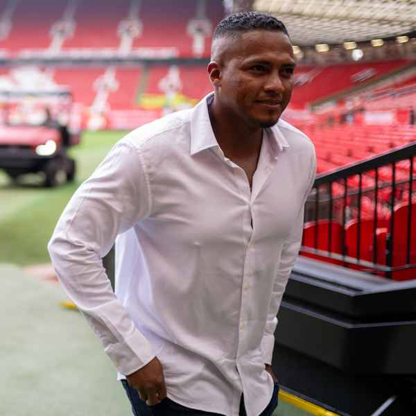 valencia-joins-legends-squad