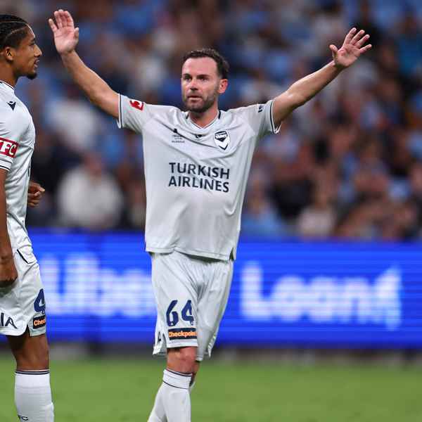 fernandes-and-maguire-support-mata-from-afar