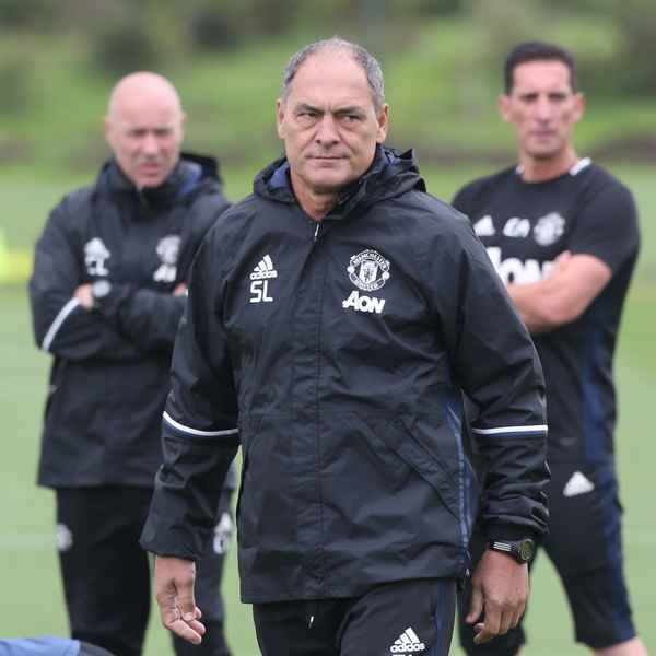 former-goalkeeping-coach-silvino-louro-passes-away