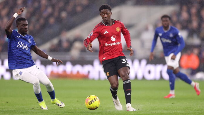 man-united-“close-to-an-agreement”-with-maguire-and-mainoo-over-new-contracts-–-david-ornstein