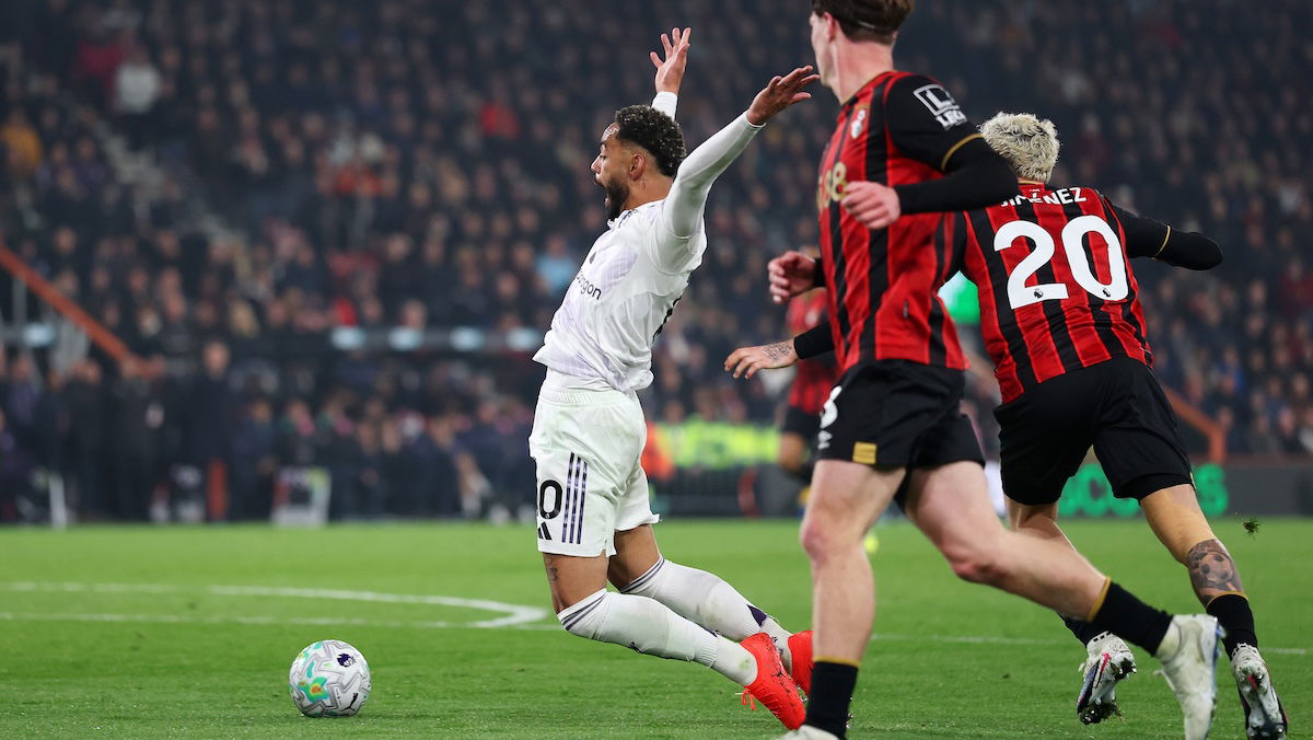 former-pl-referee-gives-his-opinion-on-controversial-refereeing-decisions-that-cost-united-two-points-vs.-bournemouth-–-report