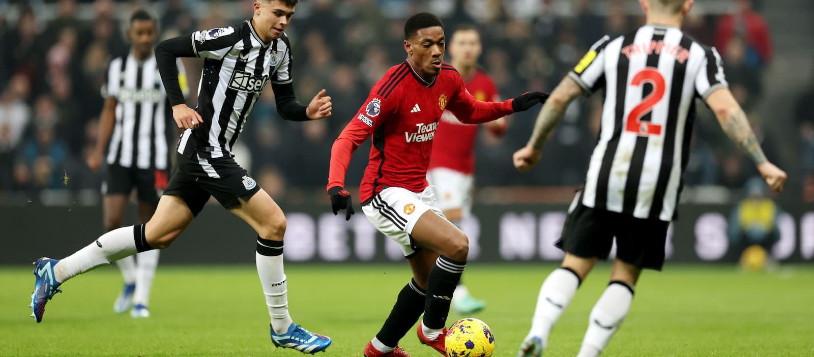 former-united-star-“banished”-from-first-team-after-shocking-reaction-during-side’s-2-3-defeat