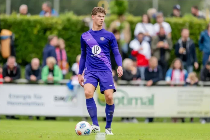 journalist-claims-that-man-utd-are-“looking-at”-signing-centre-back-who-is-available-for-26m