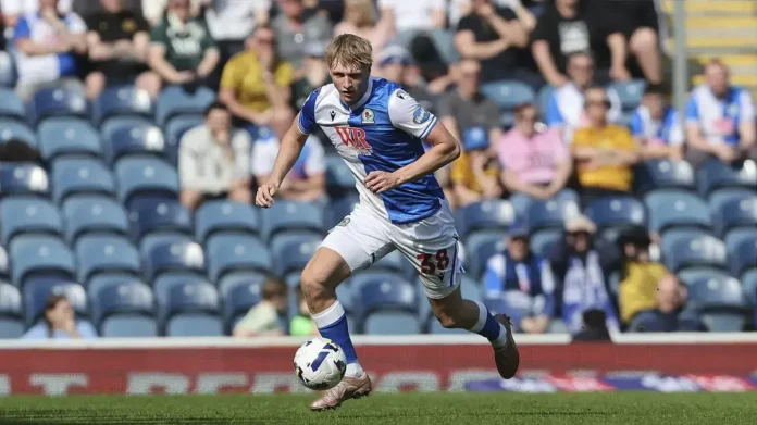 united-eyeing-highly-rated-19-yo-defender-likened-to-former-old-trafford-star-–-report