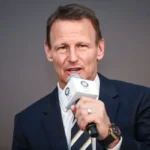 “you’d-probably-take-that”-–-teddy-sheringham-names-the-2-pl-stars-he-would-sign-to-replace-bruno-fernandes