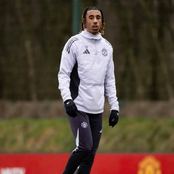 why-leny-yoro-missed-chelsea-trip