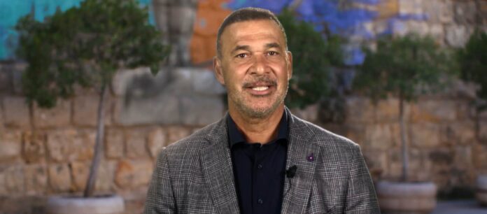 “you-have-to-find…”:-ballon-d’or-legend-tells-united-exactly-how-to-avoid-repeating-ac-milan’s-collapse