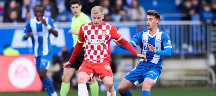 career-of-ex-united-star-van-de-beek-stoops-to-new-low-after-latest-crushing-setback