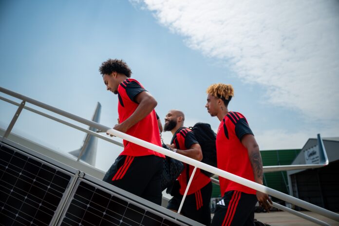 united-squad-arrives-in-helsinki