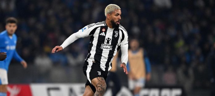 douglas-luizs-dream-club-named-amid-uniteds-midfielder-search