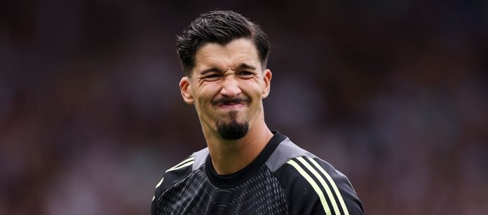 altay-bayindir-holds-a-meeting-with-ineos-amid-goalkeeping-dilemma