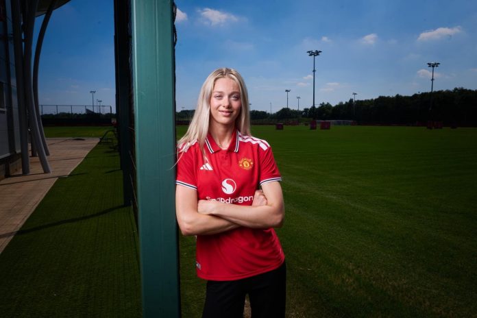 united-women-pair-earn-call-ups