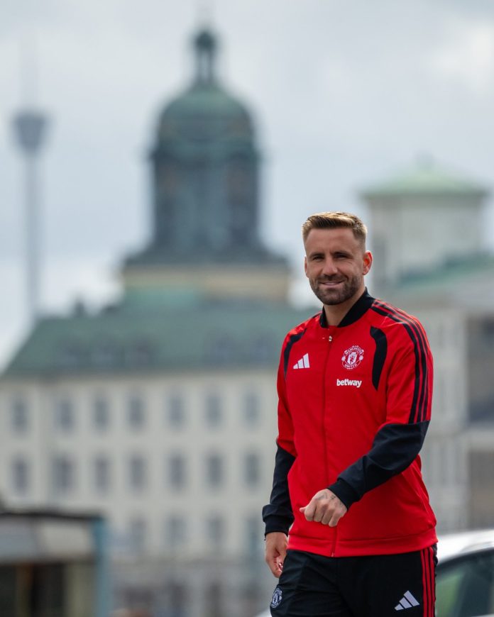 reds-go-for-pre-match-walk-as-psg-confirm-squad