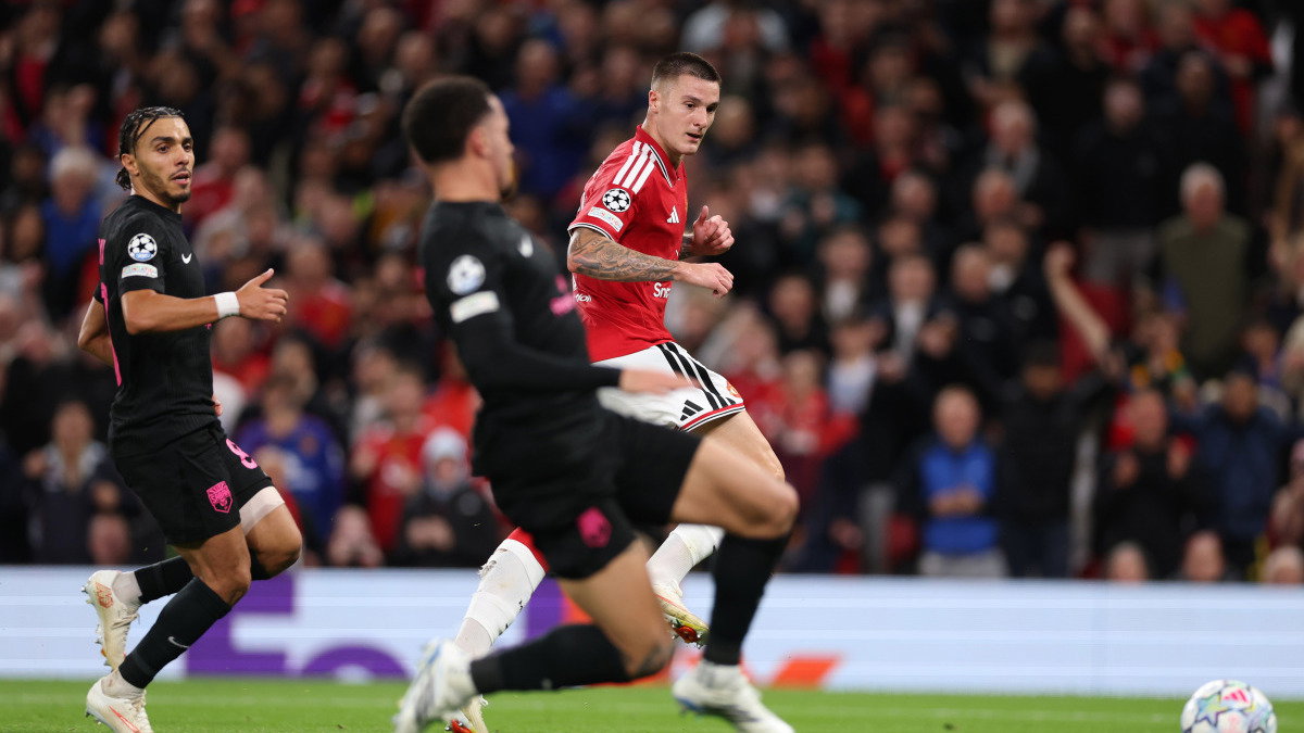 gary-lineker-left-surprised-by-how-carrick-has-used-promising-man-united-star