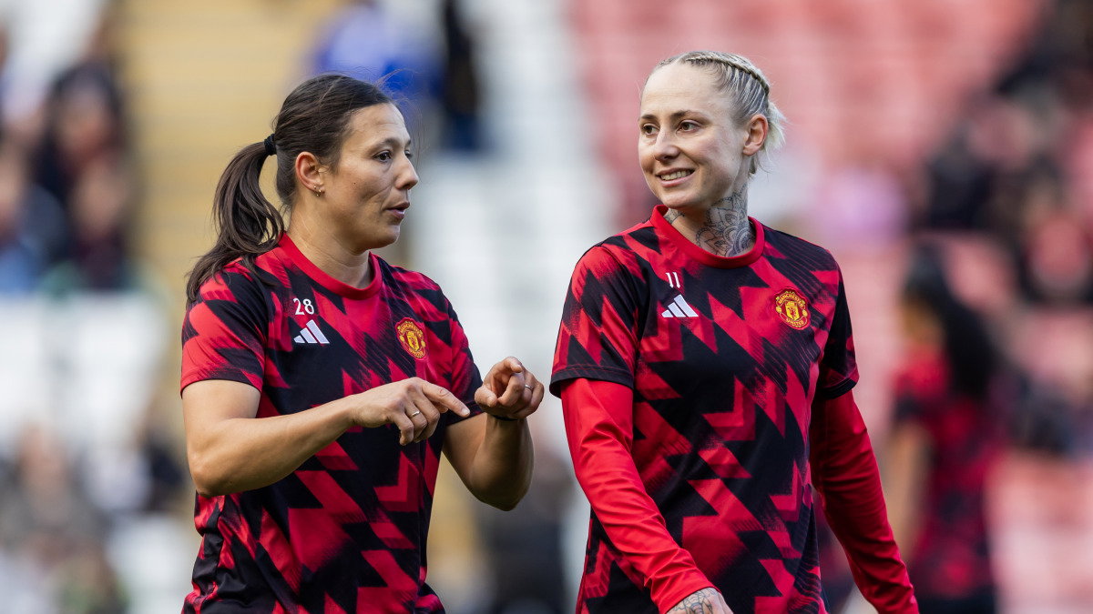 official:-former-man-united-women-star-leah-galton-signs-for-burnley