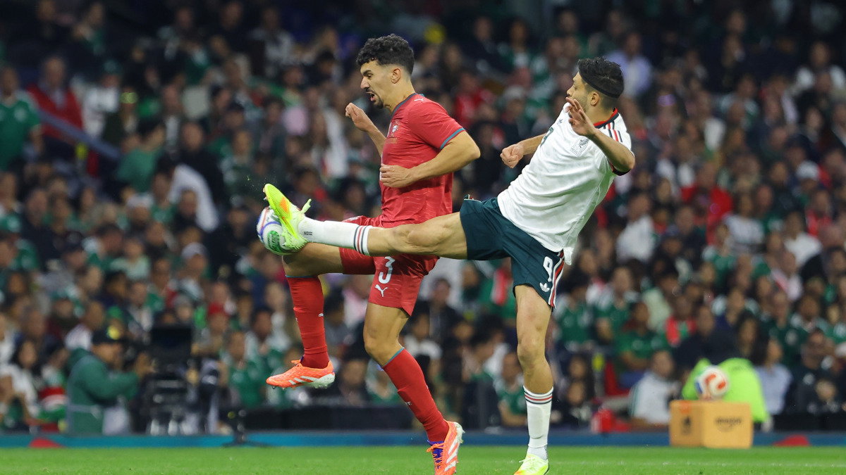 tomas-araujo:-man-united-learn-what-it-would-take-to-beat-pl-rivals-in-the-race-for-elite-star