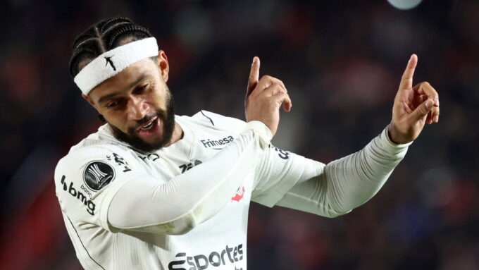 former-man-united-duo-of-jesse-lingard-and-memphis-depay-set-for-intriguing-new-chapter-under-clarence-seedorf