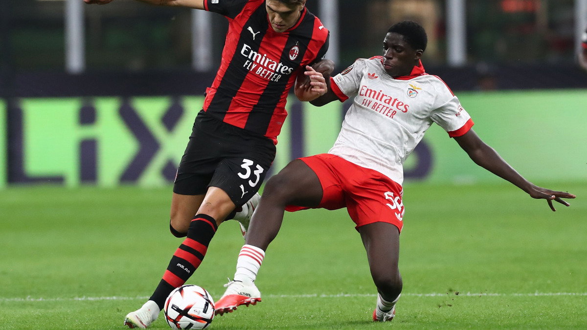 daniel-banjaqui:-man-united-battling-barcelona-and-inter-milan-for-40m-benfica-star